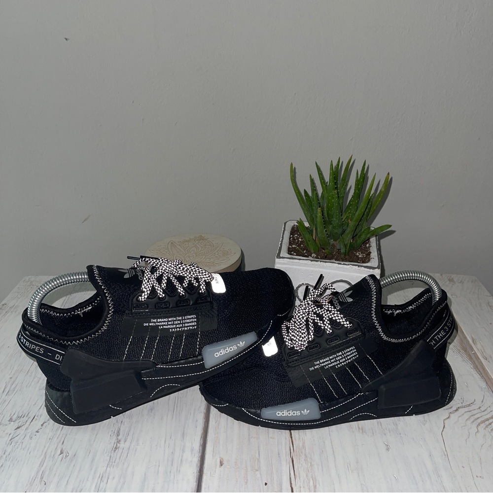 Adidas NMD R1 V2 - Picture 5 of 12